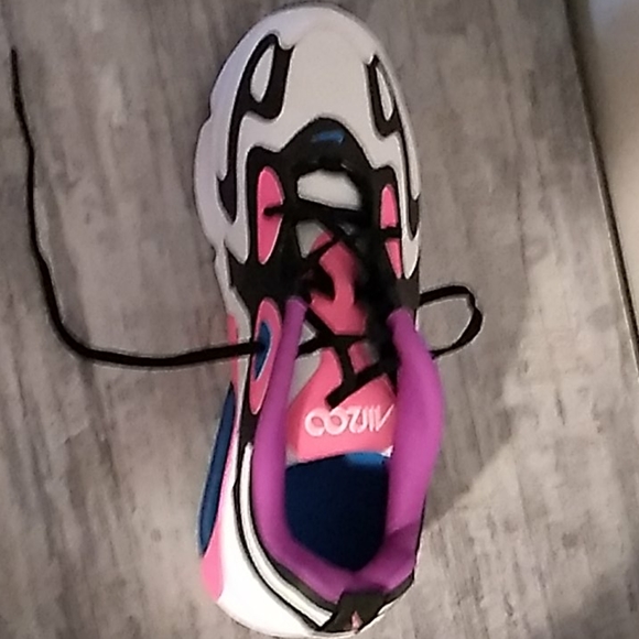 Nike shoes - Picture 2 of 2